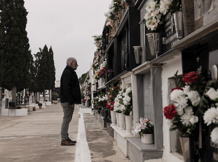 Cremación e inhumación en España Servicios de cremación con traslado en España